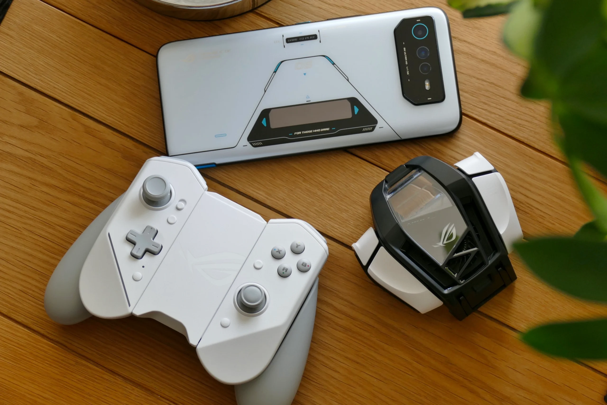 限定モデルも発売！ゲーミングスマホ「ROG Phone 6」のスペックは？