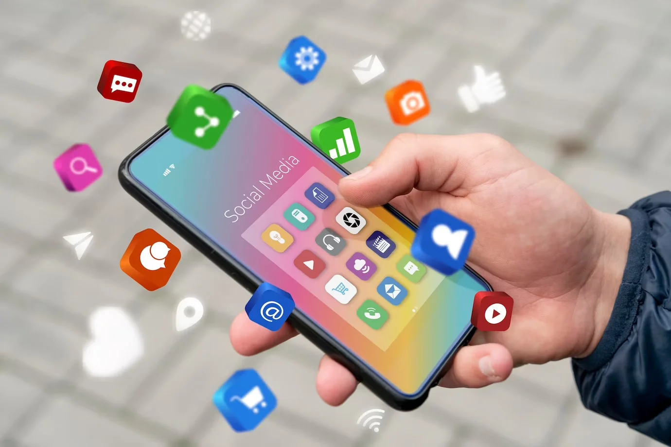 「LINEしか知らない」は危険！LINE以外の連絡手段を持っておくべき理由